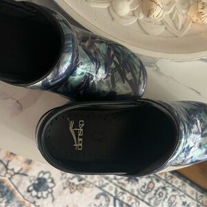 Dansko nursing shoes very comfortable just not my size.